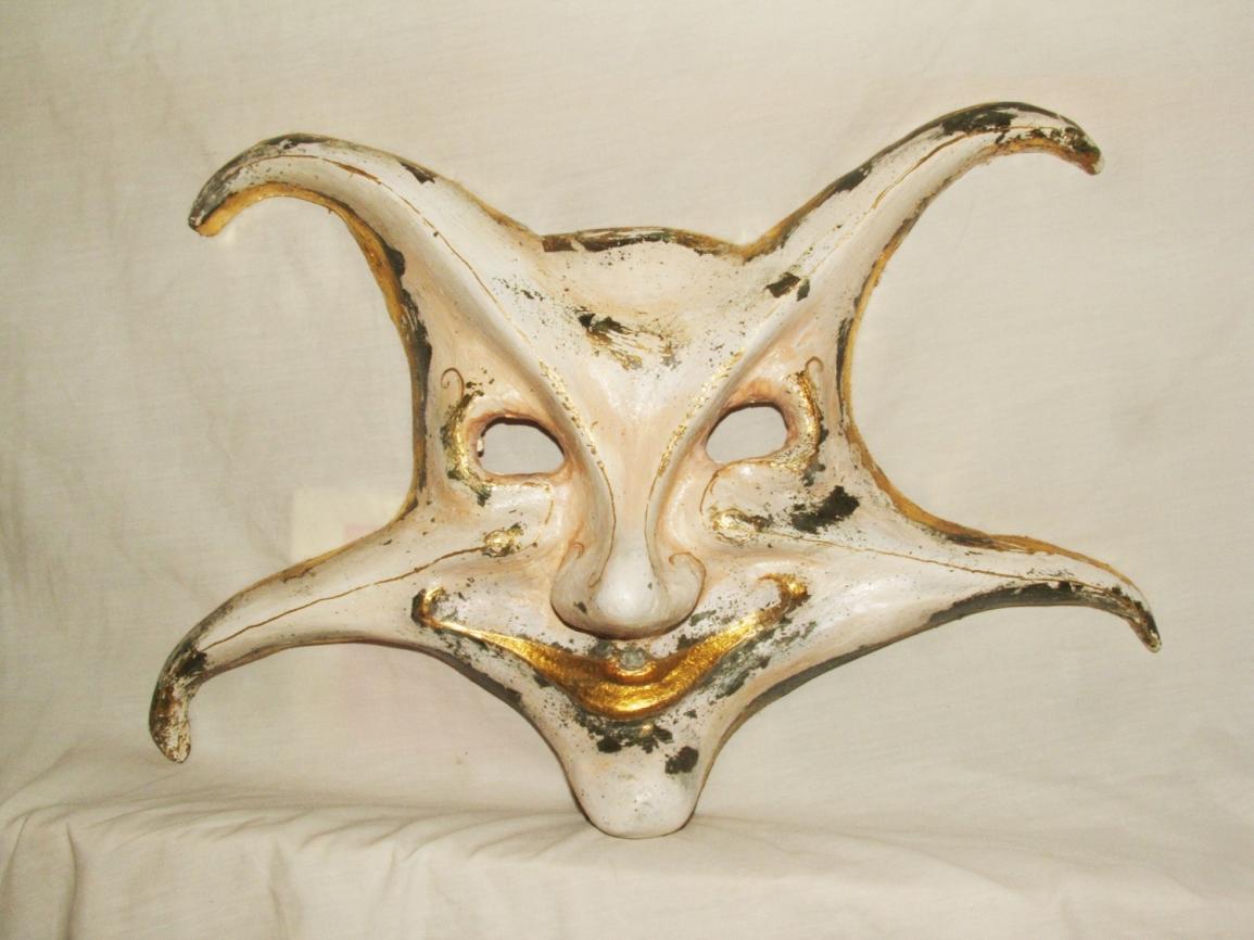 Lucifer wall mask - White